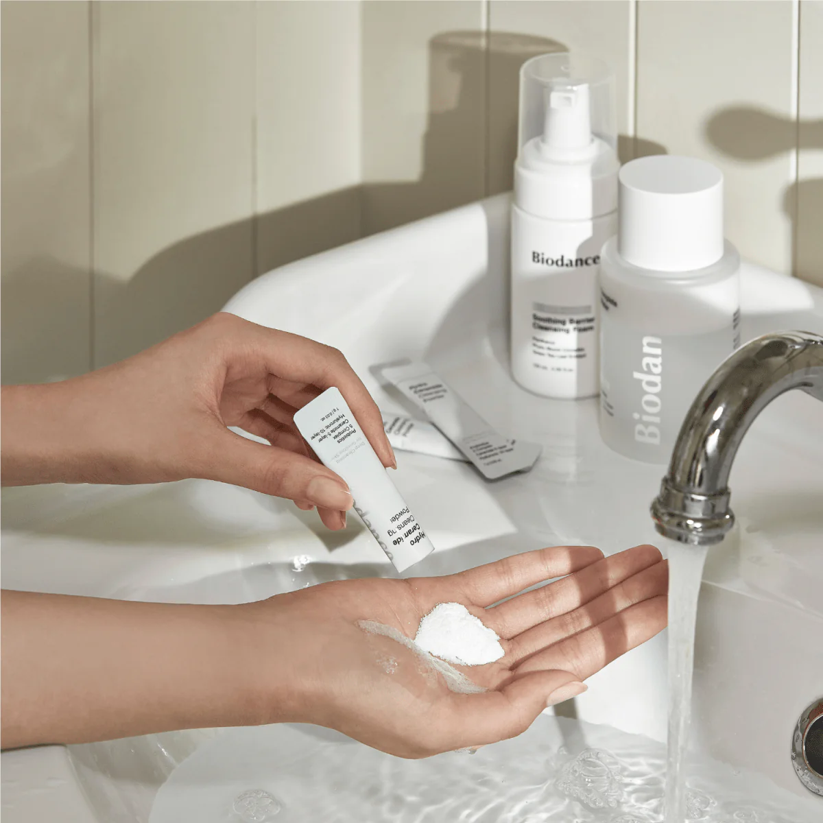 Hydro Ceramide Cleansing Powder [30pcs] - Image 4